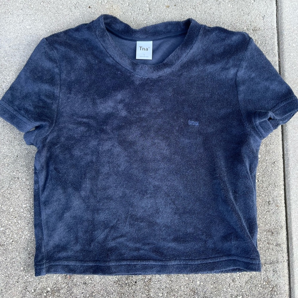 Aritzia TNA shirt